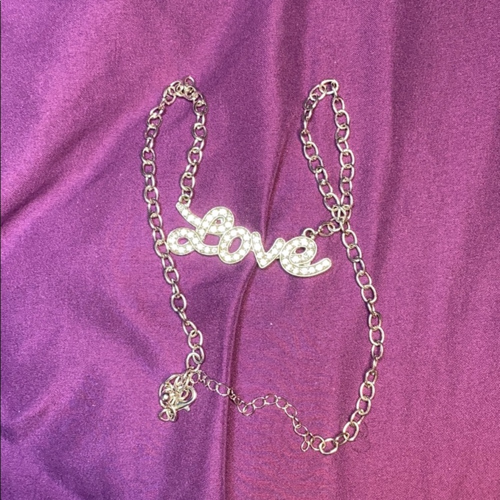 A LOVE necklace💋.